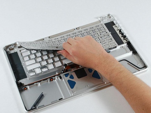 Замена клавиатуры MacBook Pro 15" (A1990)