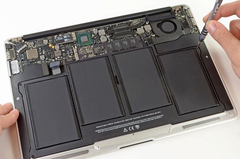 Замена аккумулятора MacBook Air 11" (A1370, A1465)