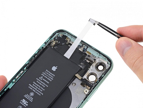Замена аккумуляторной батареи на iPhone 11