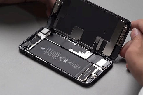 Замена аккумуляторной батареи на iPhone SE 2020